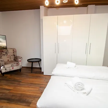 Penthouse Eightyone Incl Summer Card By In One Apartamento *