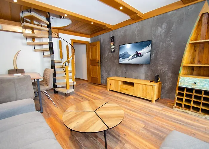 Penthouse Eightyone Incl Summer Card By In One شقة كابرون