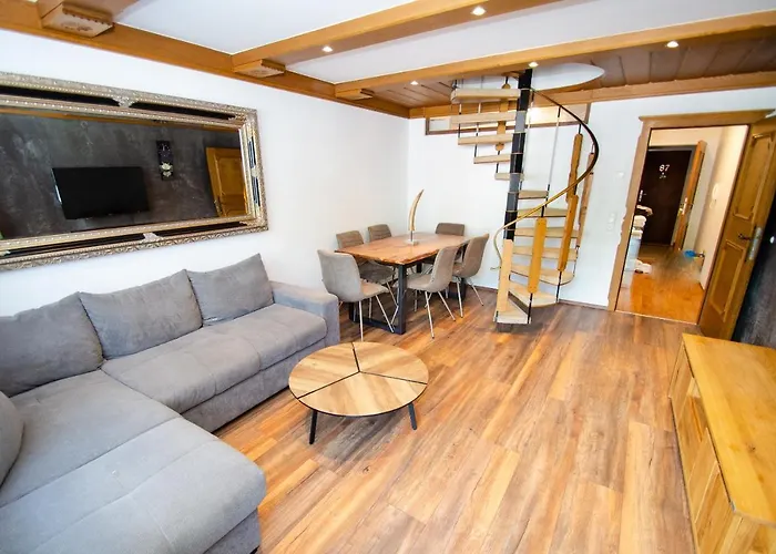 Penthouse Eightyone Incl Summer Card By In One شقة *